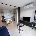 Bel Rénové 2 Pièces Avec Clim Et Parking Privé Pour 4 Personnes à Port Camargue - Fr-1-731-153 Le Grau-du-Roi