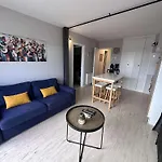 Bel Rénové 2 Pièces Avec Clim Et Parking Privé Pour 4 Personnes à Port Camargue - Fr-1-731-153 *