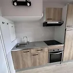 Bel Rénové 2 Pièces Avec Clim Et Parking Privé Pour 4 Personnes à Port Camargue - Fr-1-731-153 Appartement Le Grau-du-Roi