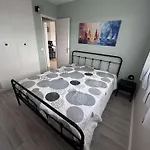 Bel Rénové 2 Pièces Avec Clim Et Parking Privé Pour 4 Personnes à Port Camargue - Fr-1-731-153 * Le Grau-du-Roi