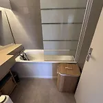 Appartement Bel Rénové 2 Pièces Avec Clim Et Parking Privé Pour 4 Personnes à Port Camargue - Fr-1-731-153 Le Grau-du-Roi