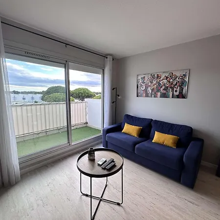 Bel Rénové 2 Pièces Avec Clim Et Parking Privé Pour 4 Personnes à Port Camargue - Fr-1-731-153 * Le Grau-du-Roi