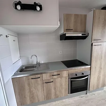 Bel Renove 2 Pieces Avec Clim Et Parking Prive Pour 4 Personnes A Port Camargue - Fr-1-731-153 * Le Grau-du-Roi
