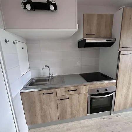 Bel Renove 2 Pieces Avec Clim Et Parking Prive Pour 4 Personnes A Port Camargue - Fr-1-731-153 Apartment Le Grau-du-Roi