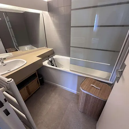 Bel Renove 2 Pieces Avec Clim Et Parking Prive Pour 4 Personnes A Port Camargue - Fr-1-731-153
