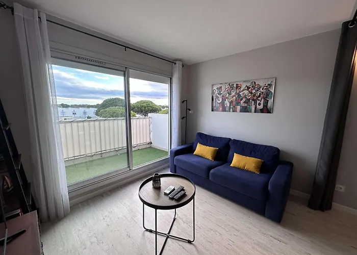 Bel Renove 2 Pieces Avec Clim Et Parking Prive Pour 4 Personnes A Port Camargue - Fr-1-731-153 * Ле-Гро-дю-Руа