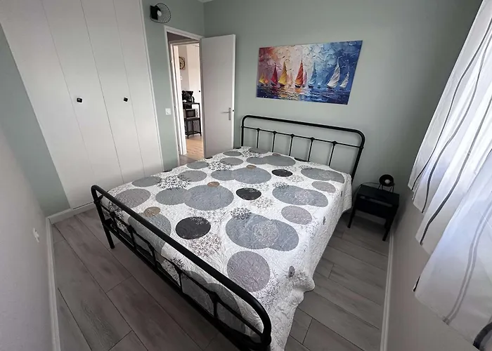 Bel Renove 2 Pieces Avec Clim Et Parking Prive Pour 4 Personnes A Port Camargue - Fr-1-731-153 * Ле-Гро-дю-Руа